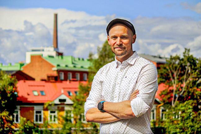 Olli Lehtovaara, teollisten palveluiden johtaja.