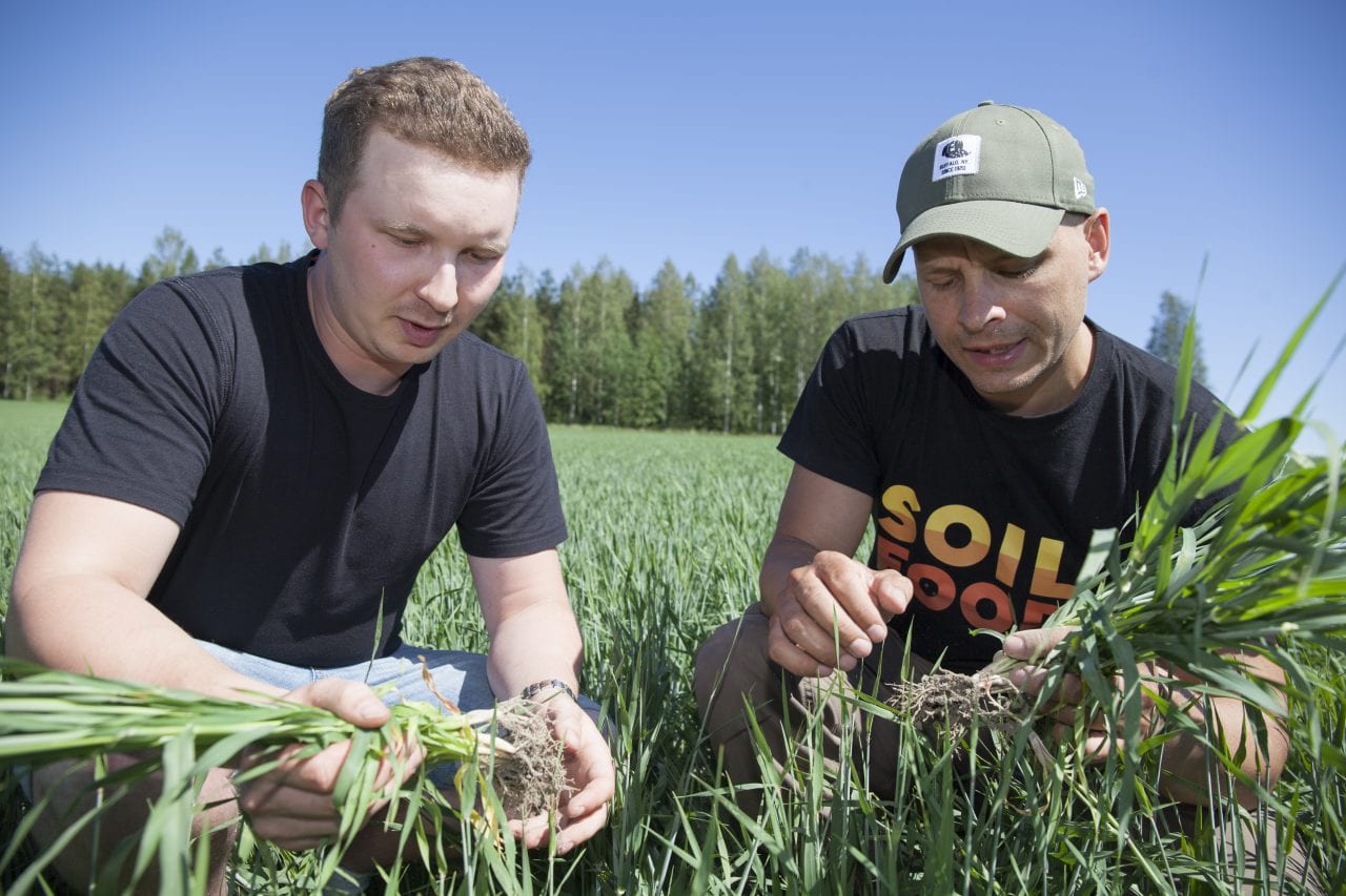 Soilfood rakentaa parempaa kasvukuntoa poistamalla satoa rajoittavia tekijöitä yksitellen ja lohkokohtaisesti