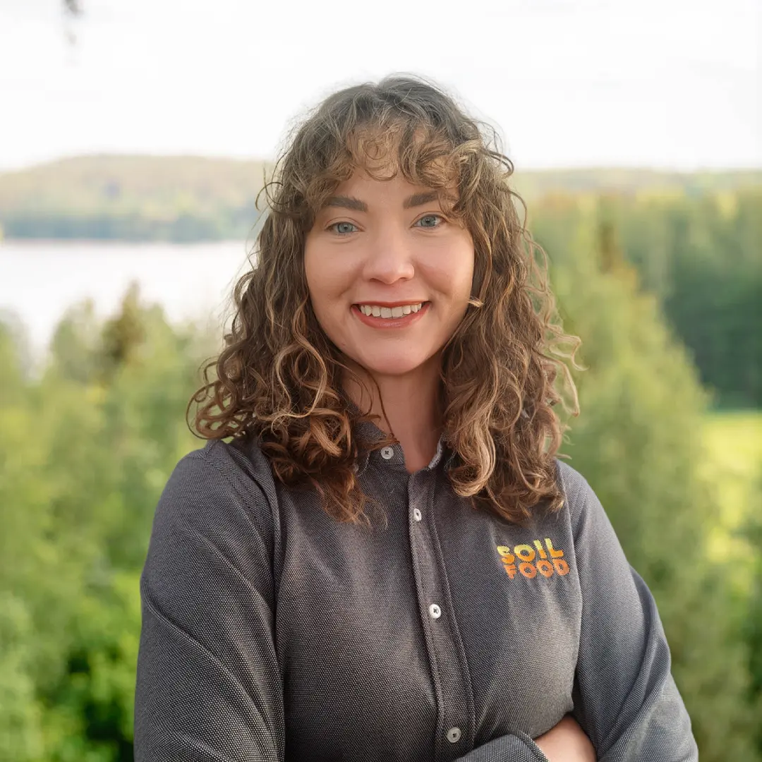 Taika SippTaika Sipposen ensivaikutelma Soilfoodista on ollut vahvasti yhteistyöhön nojaava. Vapaa-ajalla Sipponen on pitkän linjan joukkueurheilija, mikä heijastuu myös työotteeseen. – Tiimissä toimiminen, vastuun kantaminen ja halu kehittyä yhdessä ovat asioita, jotka kantavat pitkälle myös työelämässä. onen Soilfood